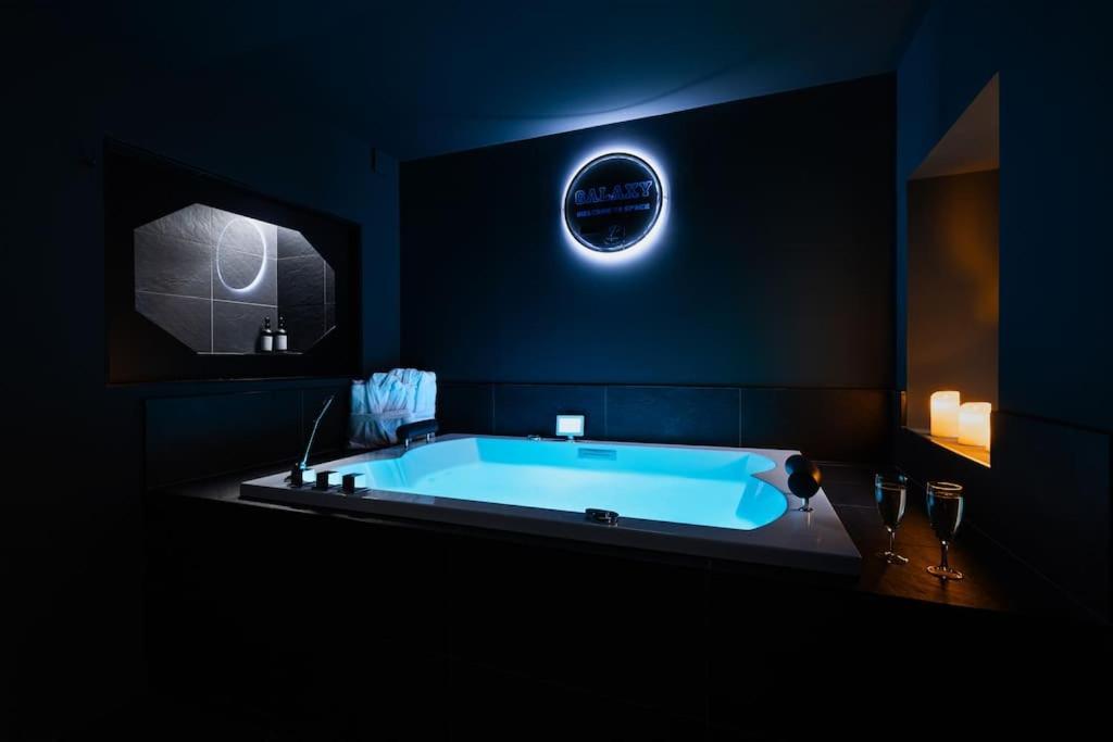 Ferienwohnung Galaxy La Tete Dans Les Etoiles Riom Exterior foto