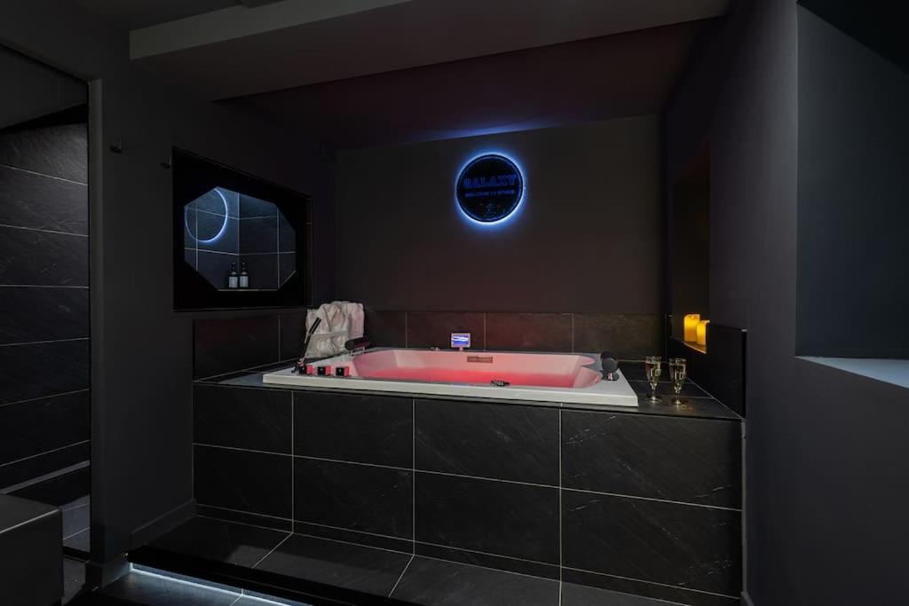 Ferienwohnung Galaxy La Tete Dans Les Etoiles Riom Exterior foto