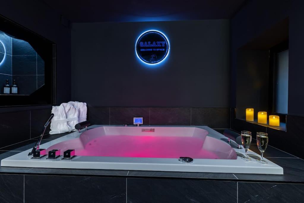 Ferienwohnung Galaxy La Tete Dans Les Etoiles Riom Exterior foto